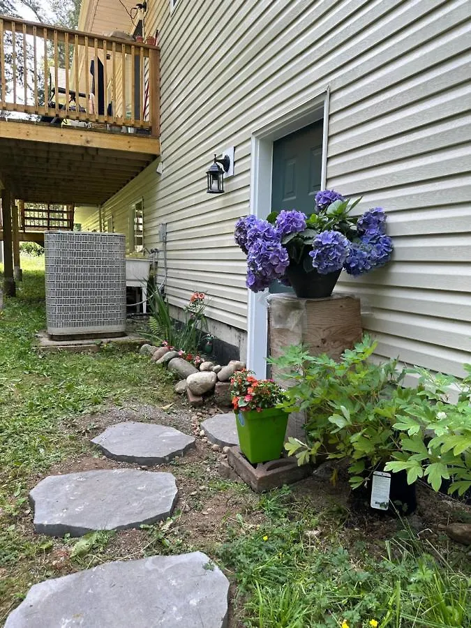 Countryroad Cozy 2 Bedrooms Basement Suite1 Nanaimo 0*,  Canada