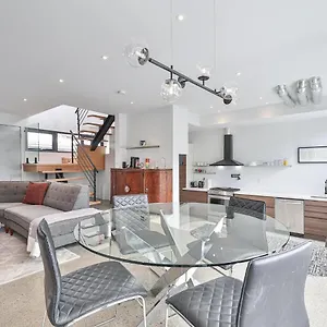 New Modern 1400 Sq Ft Coach House Near Everything Toronto