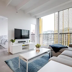 Modern, Bright & 1-bed Downtown Close To Rogers Arena Vancouver