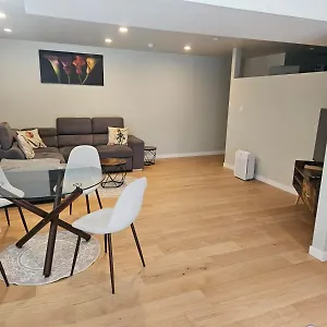 Apartment Lovely 1 Bedroom Near Town, Victoria